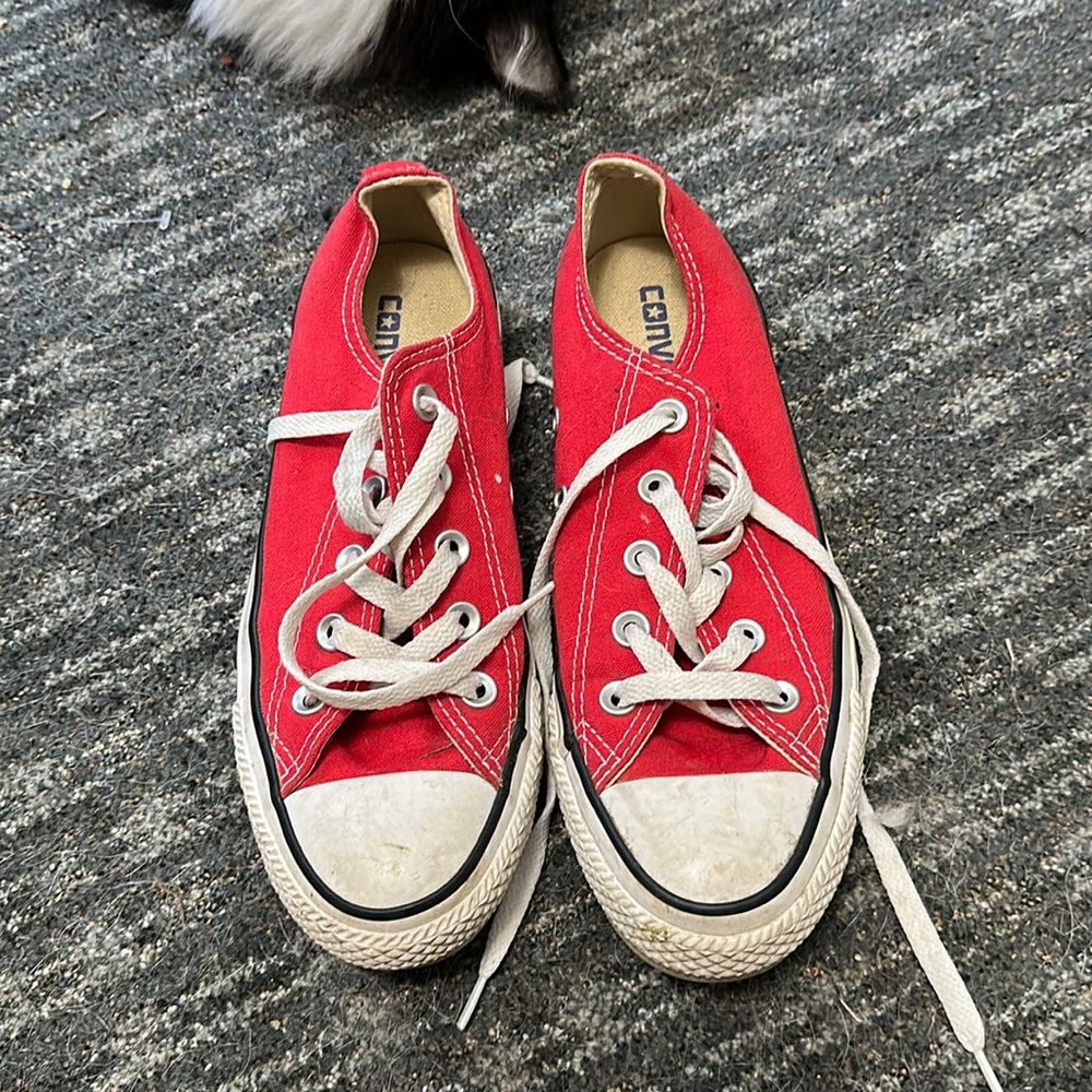 Red low top converse